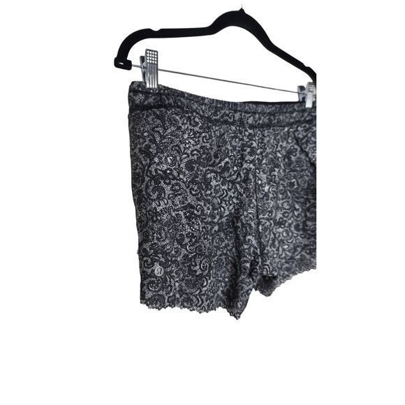 Lululemon Hit It Short Sz 6 (3 1/2") Mini Cinder Lace White Black Summer - Picture 5 of 6